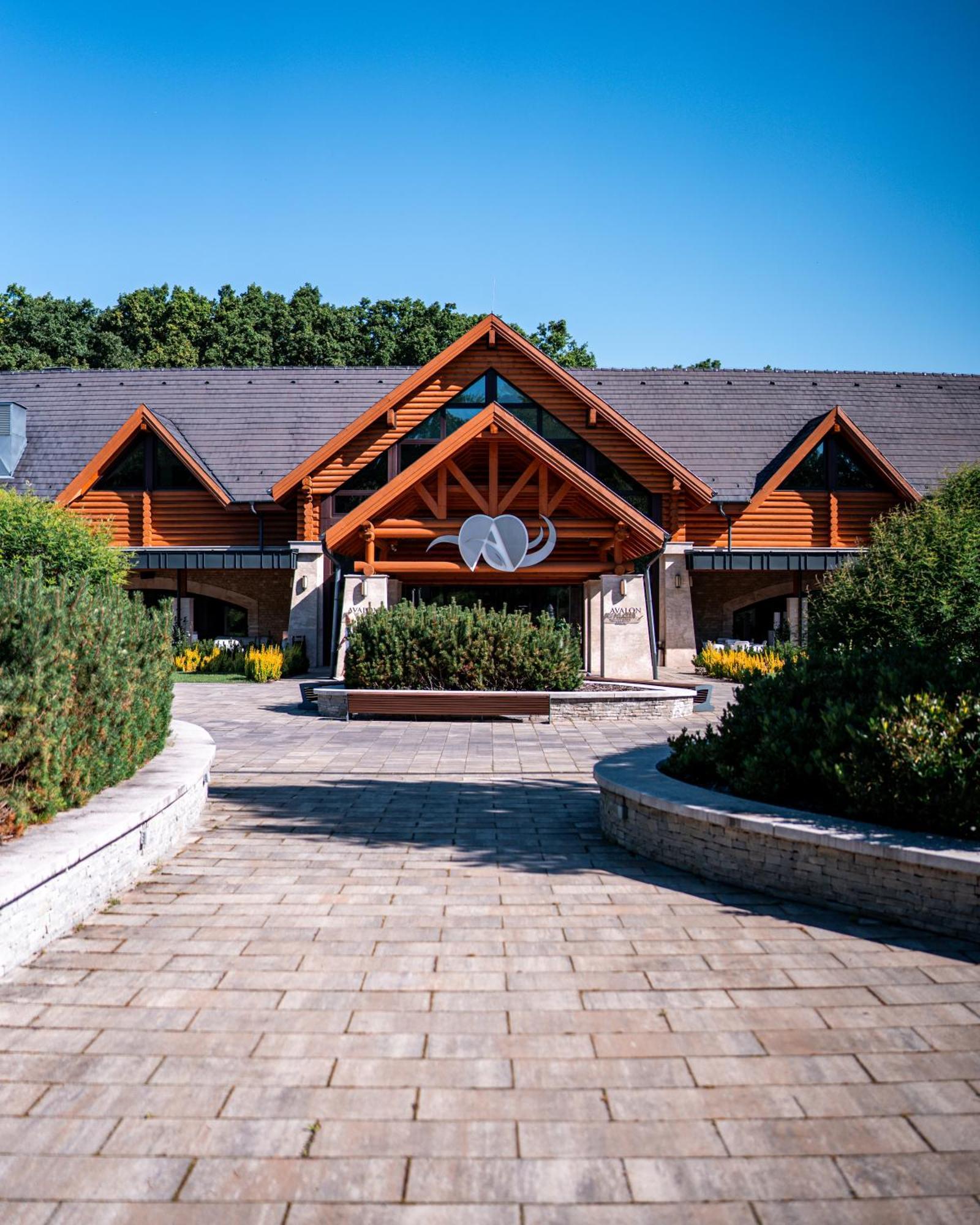 Avalon Resort & Spa ميسكولك المظهر الخارجي الصورة
