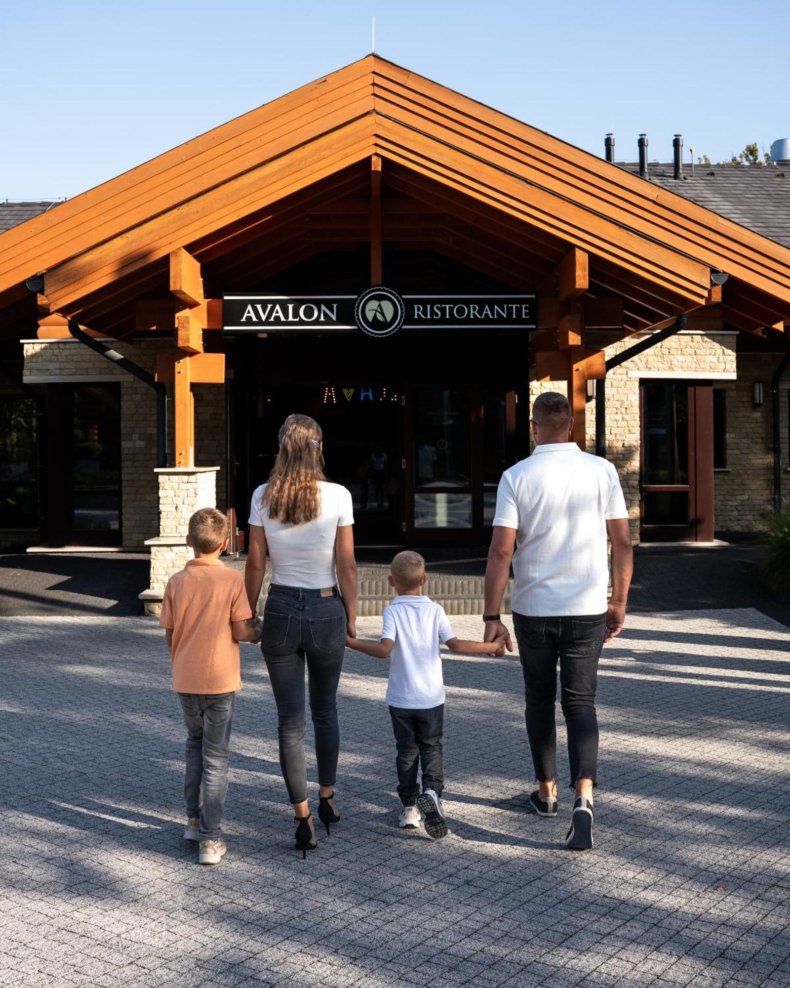 Avalon Resort & Spa ميسكولك المظهر الخارجي الصورة